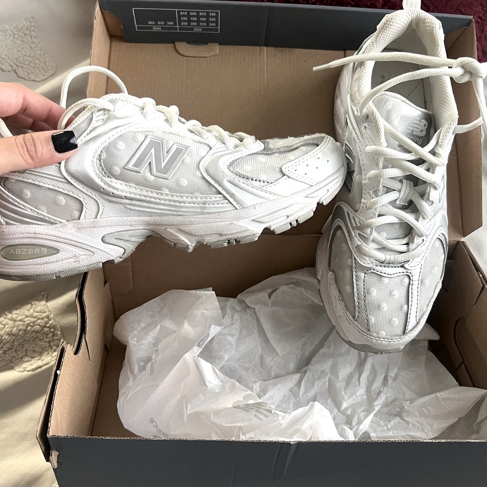 New balance 530 women’s polka dot shoes.